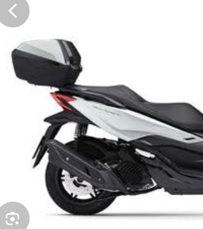 Honda forza wit 300 cc , bak achteraan + mont.systeem nieu, Motoren, Ophalen