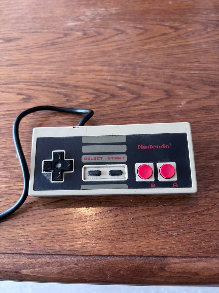 Manette originale nitendo famicon non tester, Consoles de jeu & Jeux vidéo, Consoles de jeu | Nintendo NES, Enlèvement