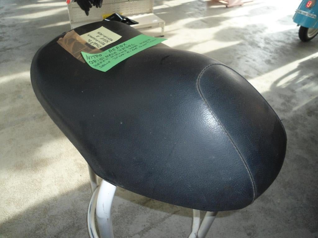 Nitro aerox : selle a besoin d'une nouvelle housse., Vélos & Vélomoteurs, Enlèvement, Utilisé, Selle, Yamaha