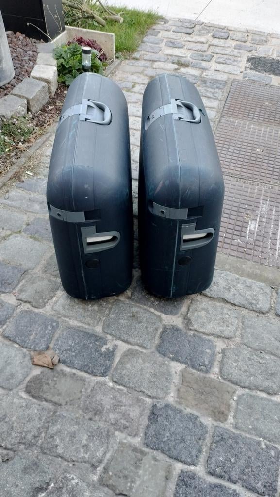 Reiskoffers van het merk CARLTON, Ophalen, Gebruikt