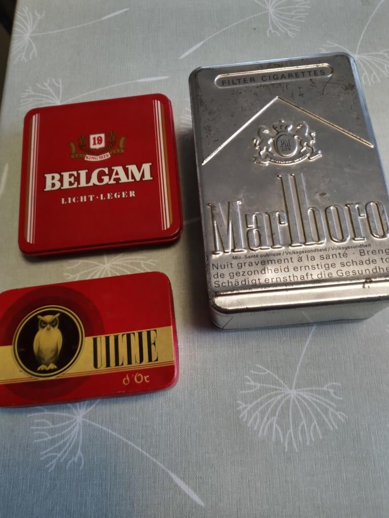 3 sigarendoosjes o.a Uiltje !, Ophalen