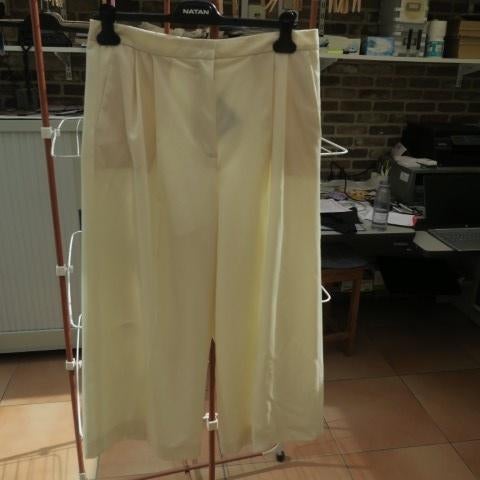 Wijde nieuwe plooibroek crème kleurig Fabiana Filippi mt 42, Kleding | Dames, Beige, Maat 42/44 (L), Nieuw, Ophalen of Verzenden