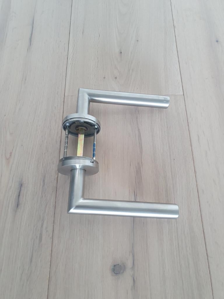 4 paar Deurkrukken RVS + 2 WC Sloten., Doe-het-zelf en Bouw, Ophalen of Verzenden, Zo goed als nieuw, Inox, Klink of Kruk