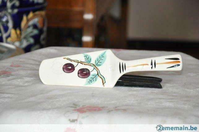 +pelle a tarte en faience decor prune, Antiquités & Art, Enlèvement ou Envoi