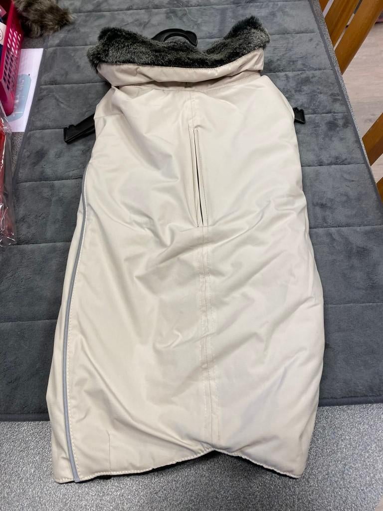 Mooie warme jas aan outlet, Animaux & Accessoires, Vêtements pour chiens, Enlèvement ou Envoi, Neuf, Manteau pour chien