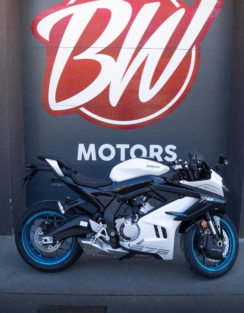CF Moto 675SR-R Nebula White @ BW Motors Malines, Motos, Motos | Marques Autre, Entreprise, Plus de 35 kW, Super Sport, 3 cylindres