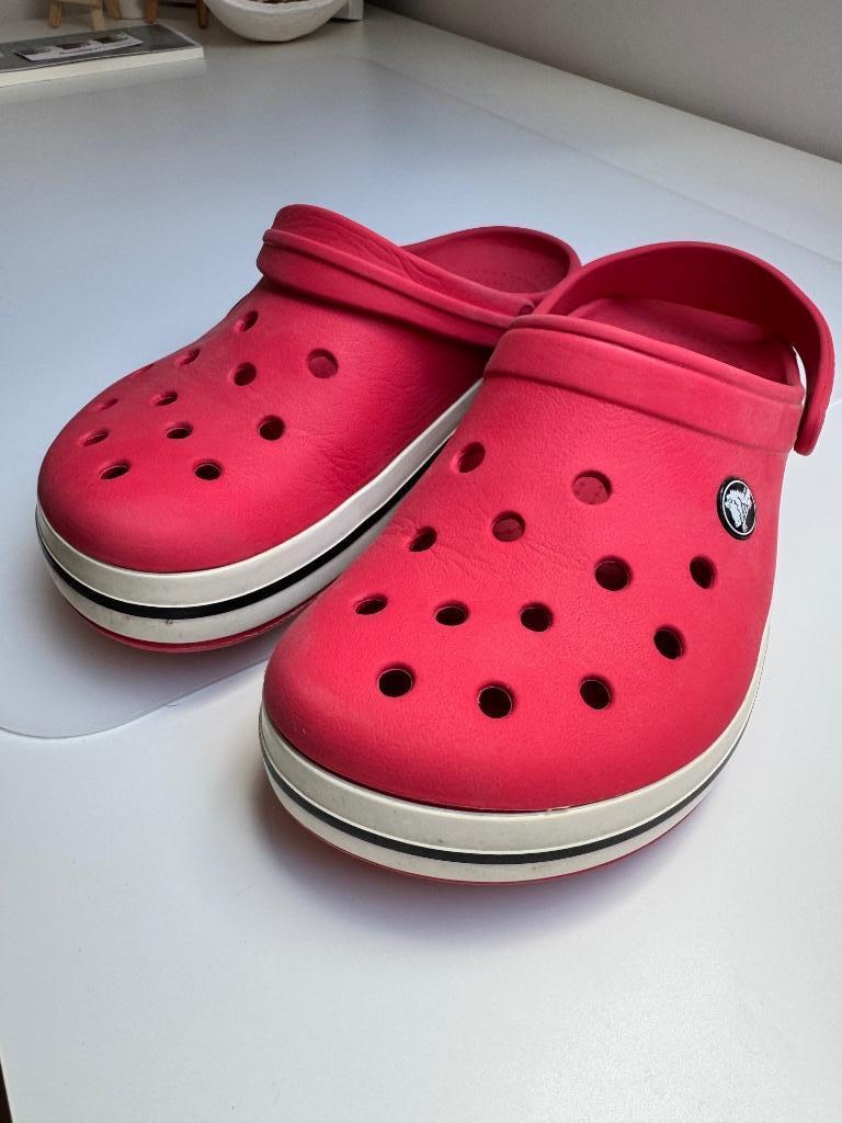 Crocs M6 W8 rood, Kinderen en Baby's, Kinderkleding | Schoenen en Sokken, Crocs, Schoenen, Ophalen of Verzenden, Zo goed als nieuw