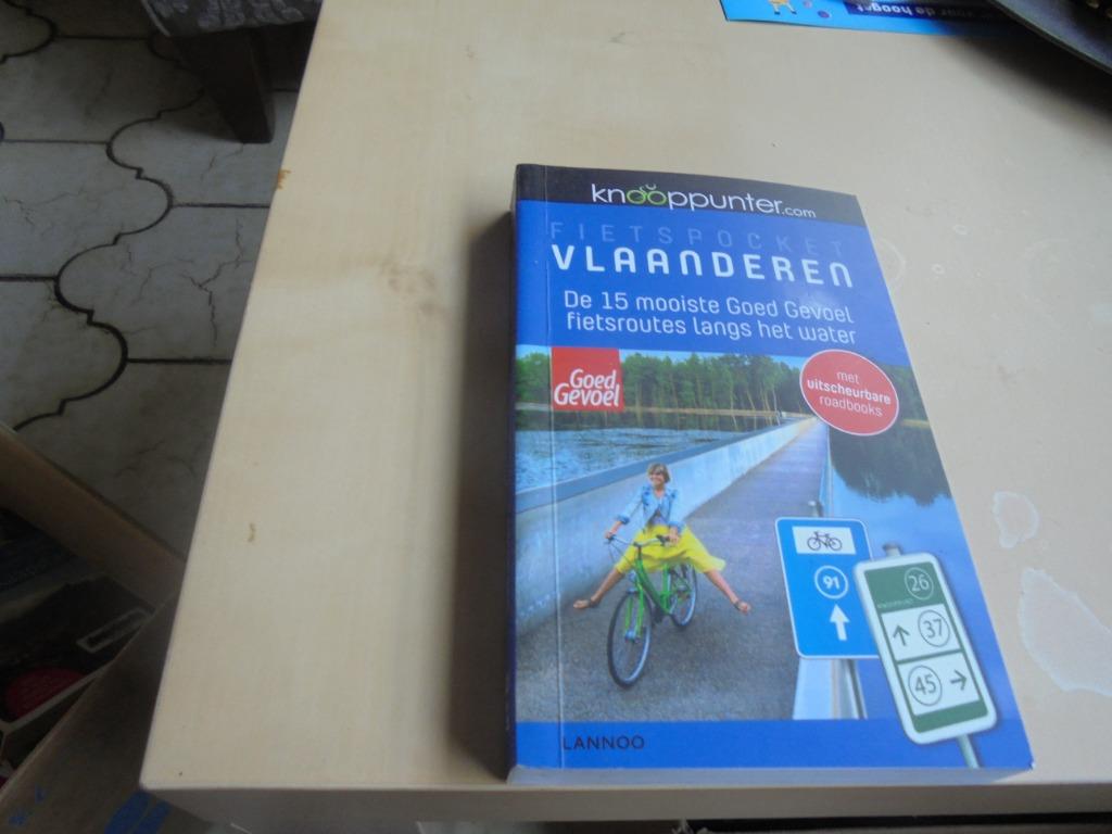 fietspocket Vlaanderen, Ophalen of Verzenden, Zo goed als nieuw, Fiets- of Wandelgids