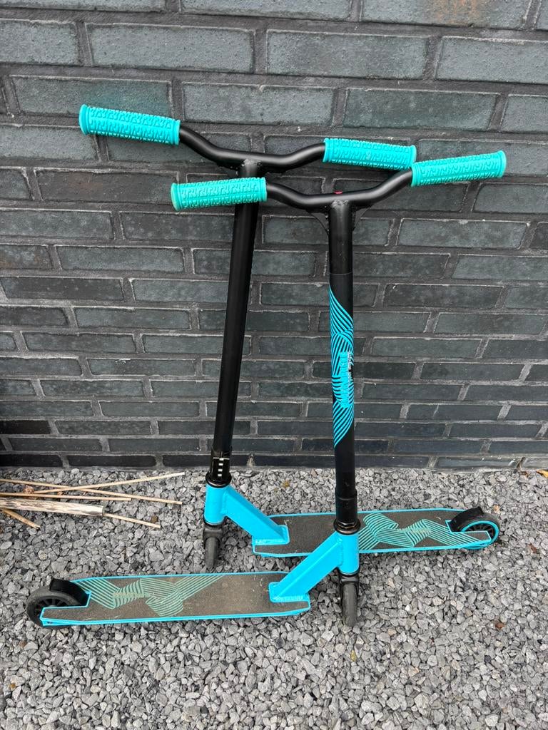 2 trottinette freestyle (bleu, noir, presque inutilisées), Enlèvement, Utilisé
