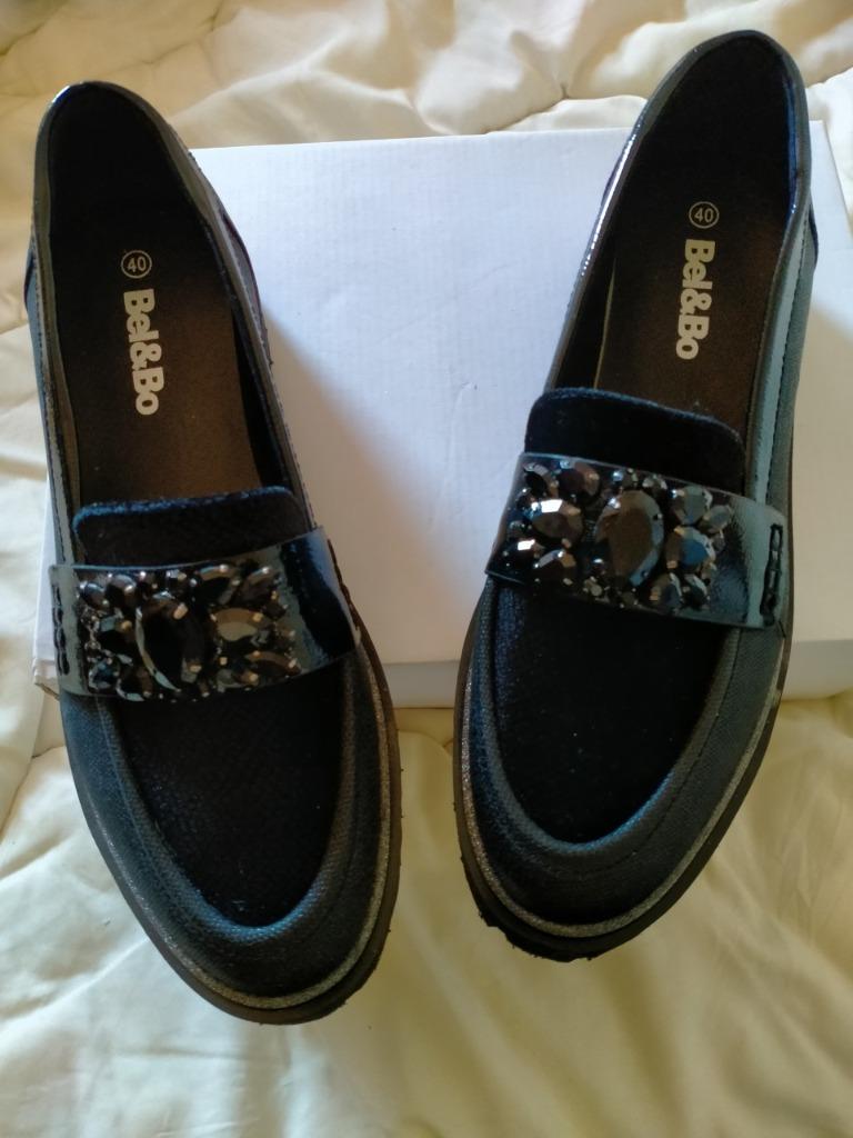 Nieuwe zwarte damesmocassins;sierspeld,fluweel,zilveren rand, Bel en Bo, Nieuw, Ophalen of Verzenden, Instappers