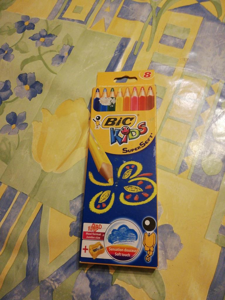 Pochette de 8 crayons de couleurBIC avec Taille-crayon Neufs