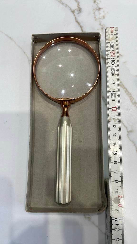 Loupe ancienne laiton ou cuivre ?, Loupe