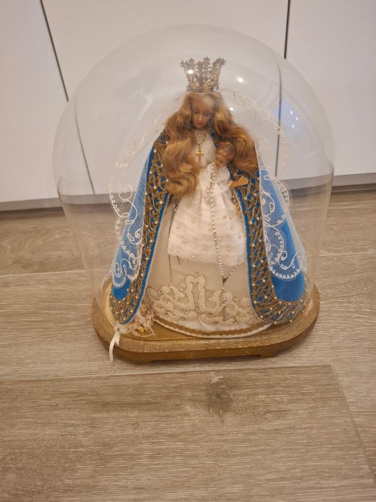 Mariabeeld onder stolp, Enlèvement