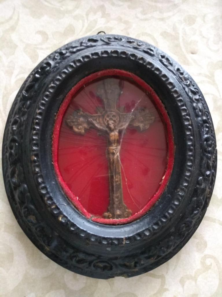 Zeer oud kruis in kader, Antiek en Kunst, Antiek | Religieuze voorwerpen, Ophalen