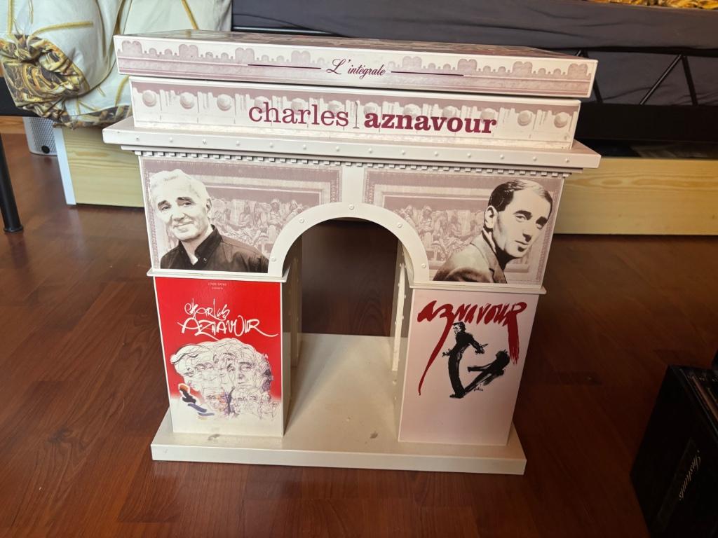 Aznavour l'intégrale Arc de Triomphe, Timbres & Monnaies, Timbres | Asie, Enlèvement