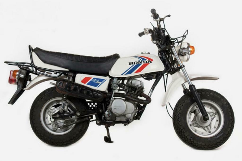 CHERCHE pneus neufs Honda cy 50 bridgestone, Comme neuf