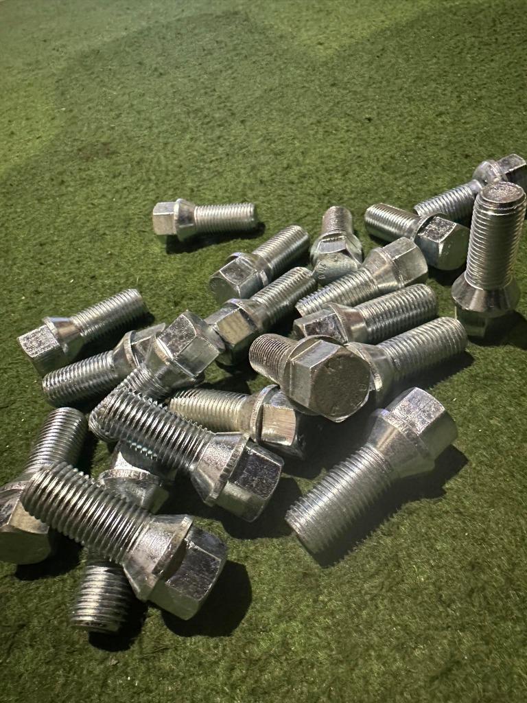 Nieuwe Wielbouten & wielmoeren. Bestel met uw automodel, Ophalen, Nieuw