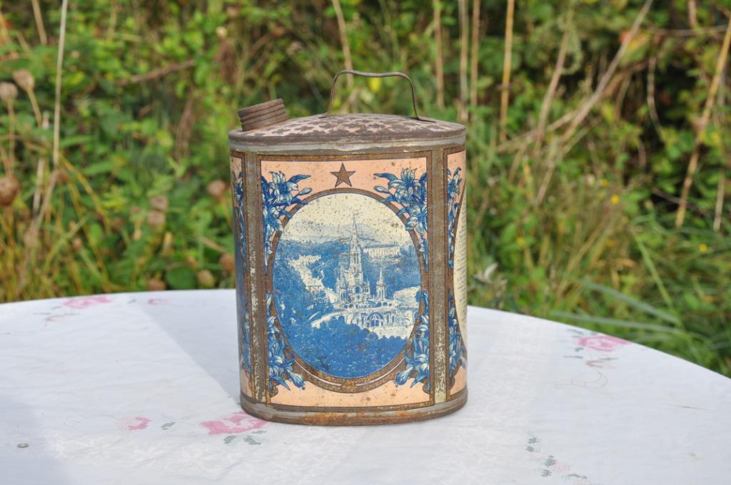 ancien bidon en metal pour eau benite lourdes, Enlèvement ou Envoi, Utilisé, Autres types, Christianisme | Catholique