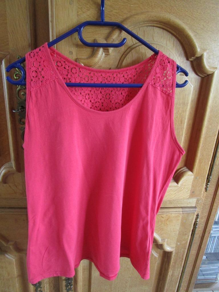 T-shirt taille 42/44, Kleding | Dames, Maat 42/44 (L), Ophalen of Verzenden, Zo goed als nieuw, Zonder mouw