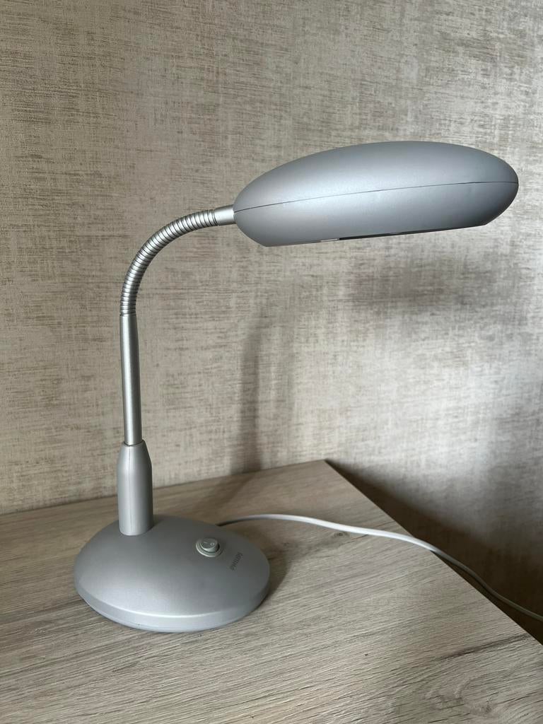Lampe de bureau PHILIPS - Bras flexible et finition satinée, Maison & Meubles, Lampes | Lampes de table, Comme neuf, Moins de 50 cm