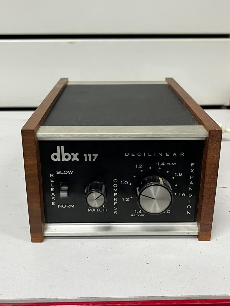 dbx 117 Decilinear Compander – Vintage Hi-Fi – Coffret bois, Enlèvement ou Envoi, Utilisé