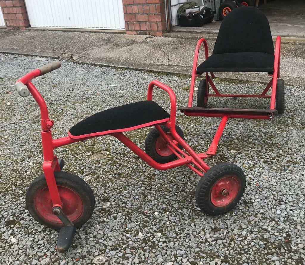 Tricycle d'enfant avec remorque antique, Envoi
