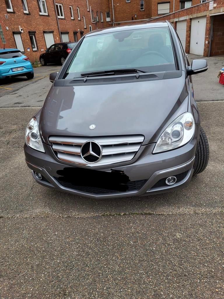 Mercedes B180-Gris-Très bon état, Autos, Mercedes-Benz, Argent ou Gris, Noir, 5 places, Automatique