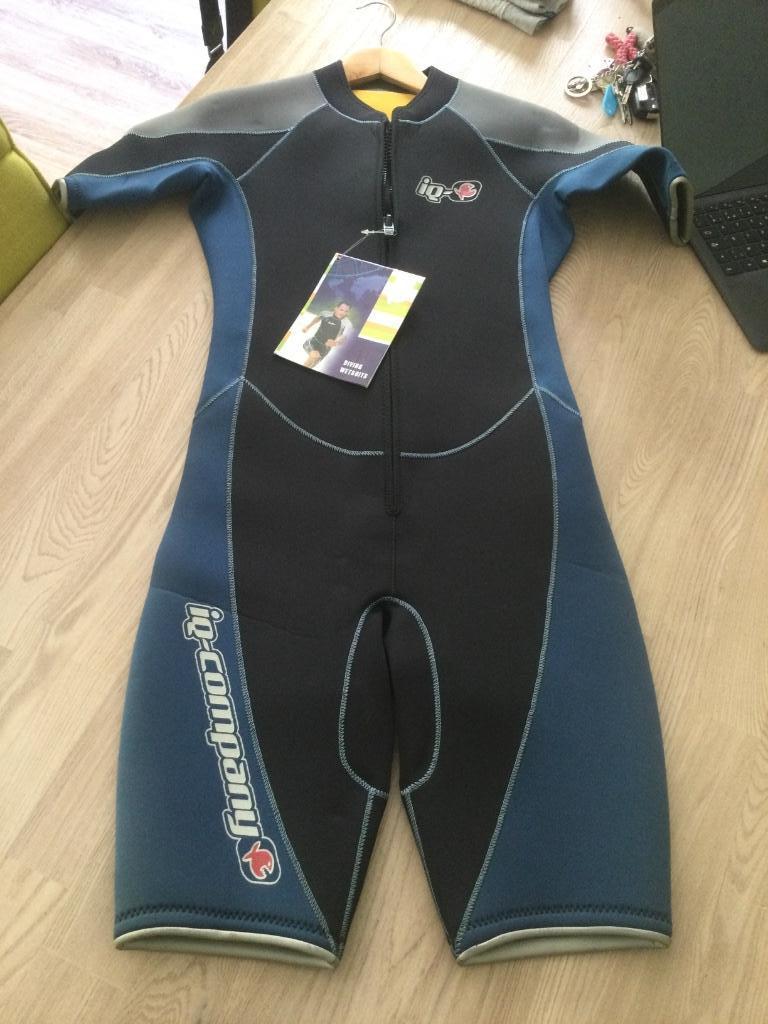 Outlet IQ 5mm Shorty size M aan 30€ - Ecocheques, Enlèvement ou Envoi, Comme neuf, Combinaison de plongée