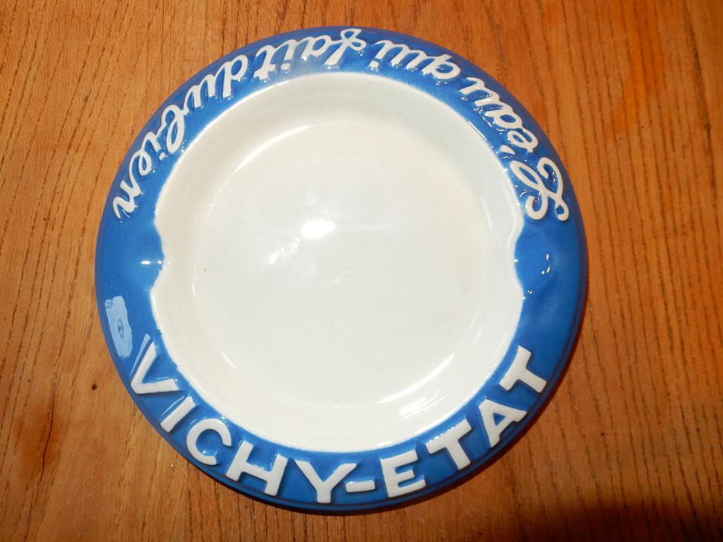 Vichy-Etat-asbak, L'eau qui fait du bien, Verzamelen, Ophalen of Verzenden, Zo goed als nieuw, Gebruiksvoorwerp