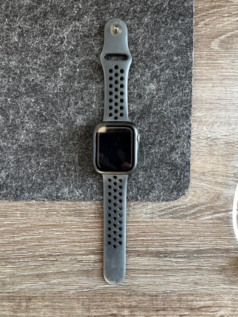 Apple watch series 4 - 44mm, Handtassen en Accessoires, Smartwatches, Ophalen of Verzenden, Zo goed als nieuw