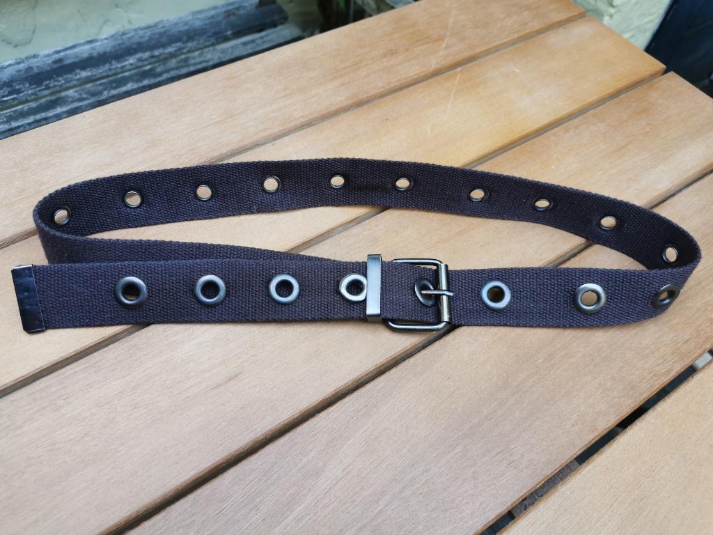 Broeksriem in bruin textiel met grote gaten. Riem., Enlèvement ou Envoi, Comme neuf, Brun, 100 cm ou plus