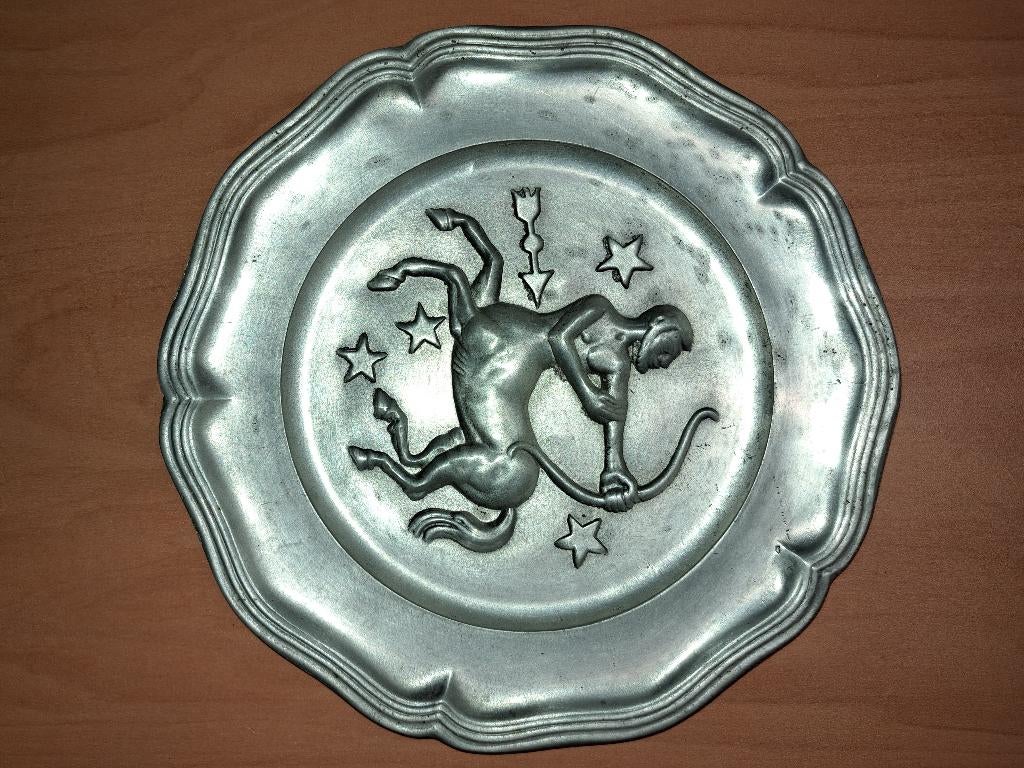Assiette en étain, Enlèvement ou Envoi