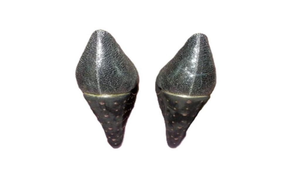 (36)- escarpins noirs et dorés femme p.37 -neuf - chausséa -, Vêtements | Femmes, Neuf, Enlèvement ou Envoi, Escarpins, Chaussea