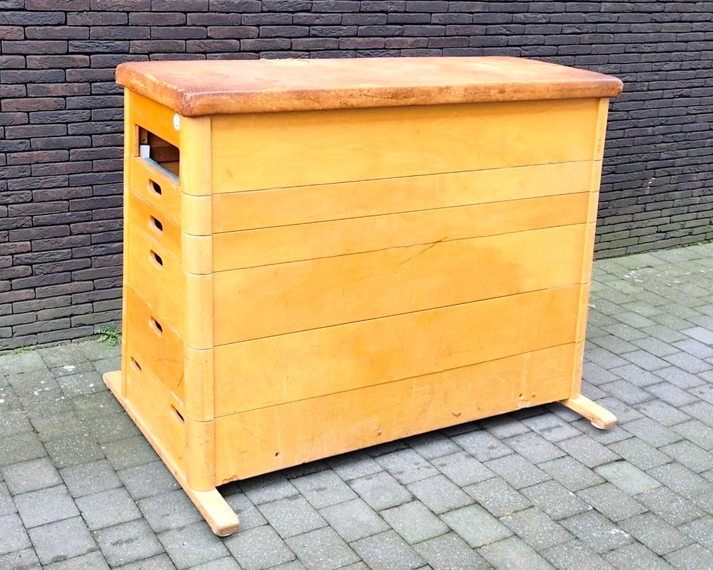 Ruban de jardin ancien, Enlèvement