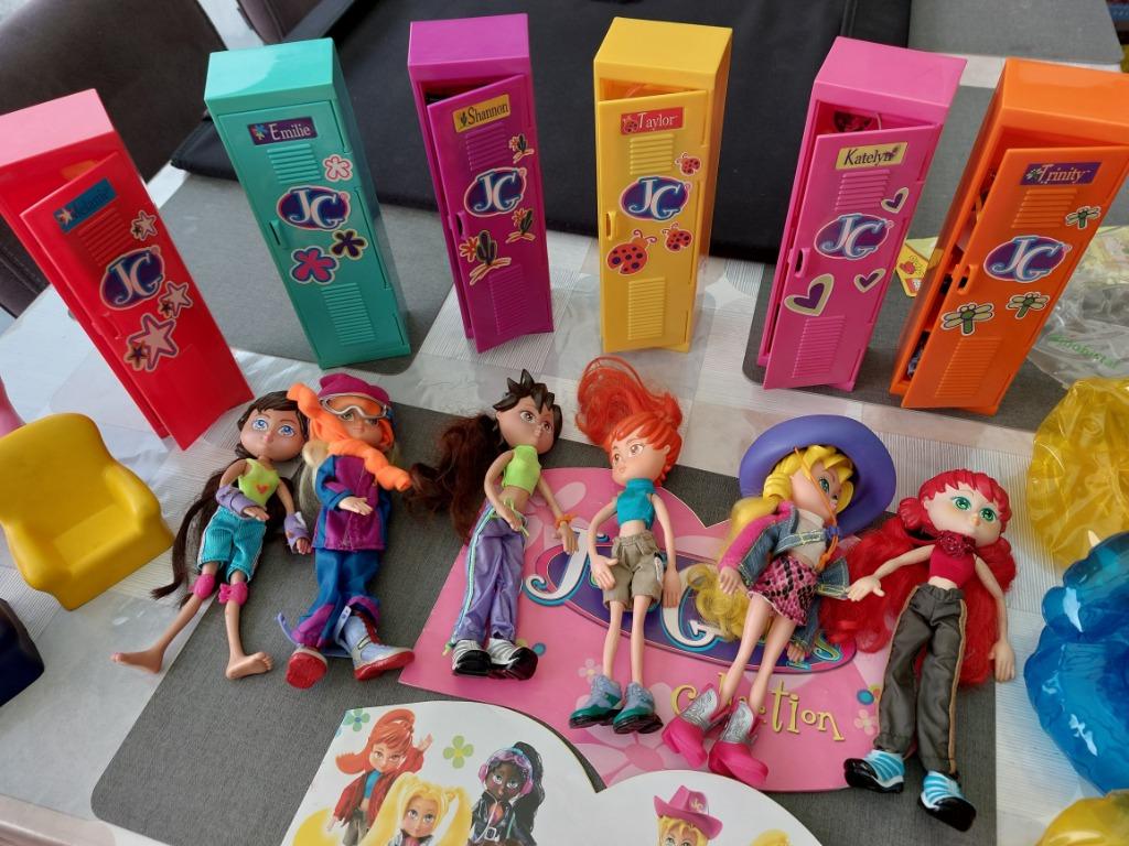 JUST GIRLS : poupées avec armoires, Enfants & Bébés, Jouets | Poupées, Enlèvement ou Envoi