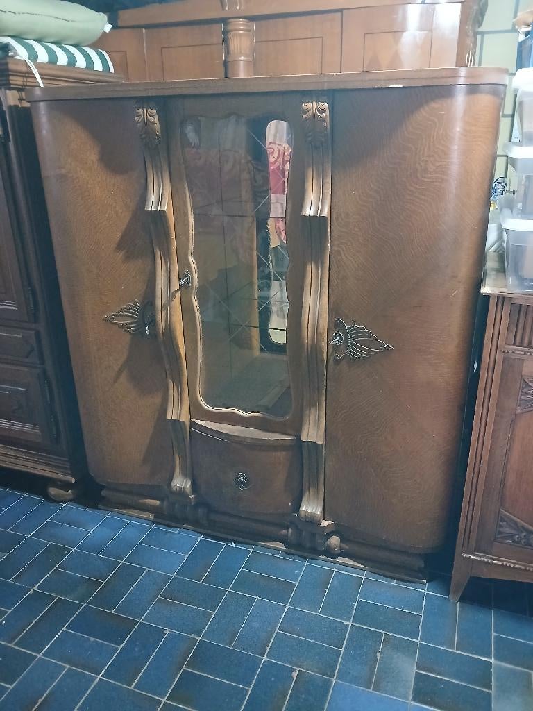 Gratis kast - vitrine, Ophalen, Met plank(en), Gebruikt, 100 tot 150 cm
