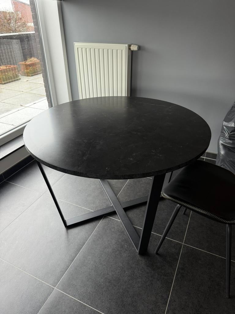 Table à manger ronde noire - table avec structure en métal, Métal, Quatre personnes, Rond, Comme neuf