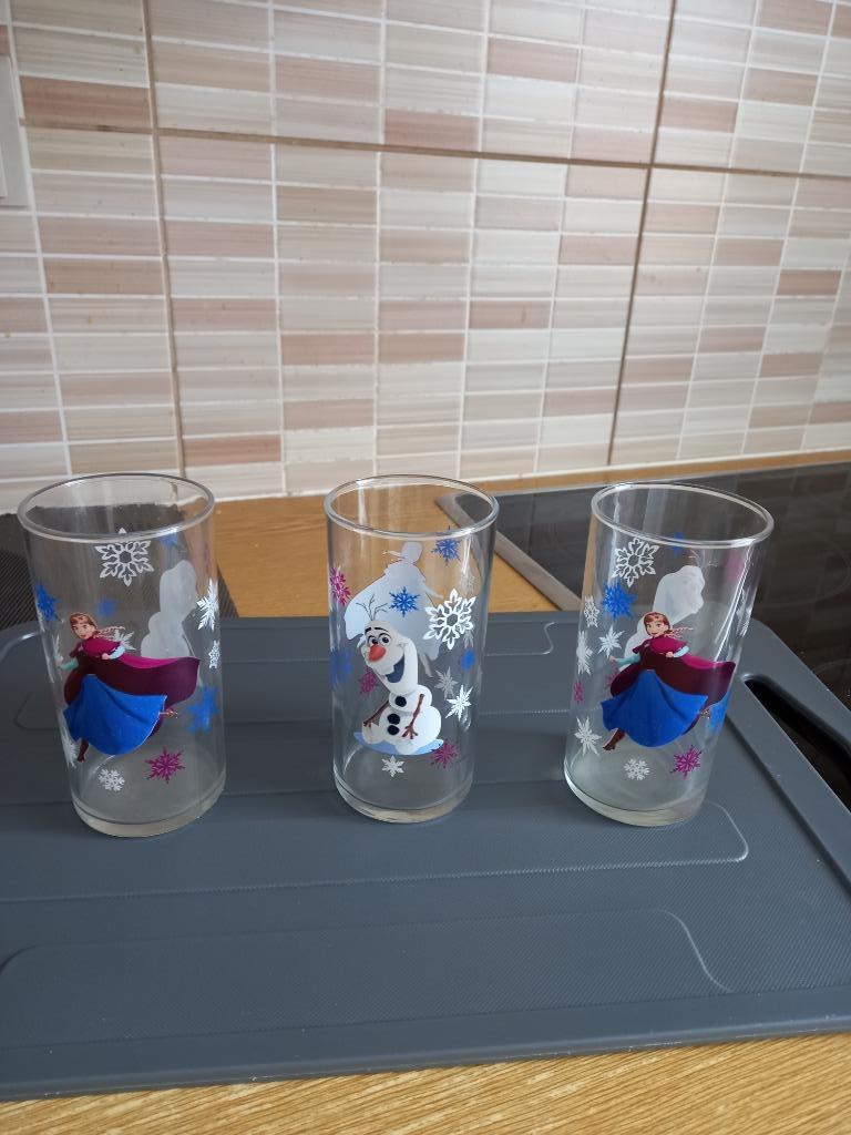 3 verres de Frozen, Enlèvement