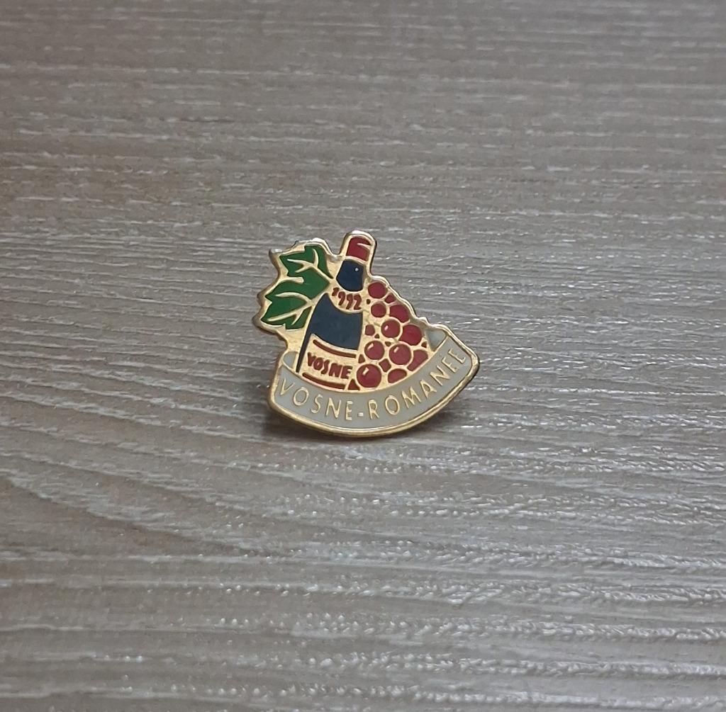 PIN - VOSNE-ROMANEE - FRANCE - FRANKRIJK - VIN - WIJN, Envoi, Utilisé, Ville ou Campagne, Insigne ou Pin's