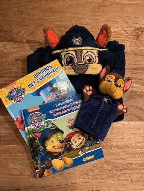 Paw patrol: 2 boekjes, handpop en badcap, Ophalen, Zo goed als nieuw