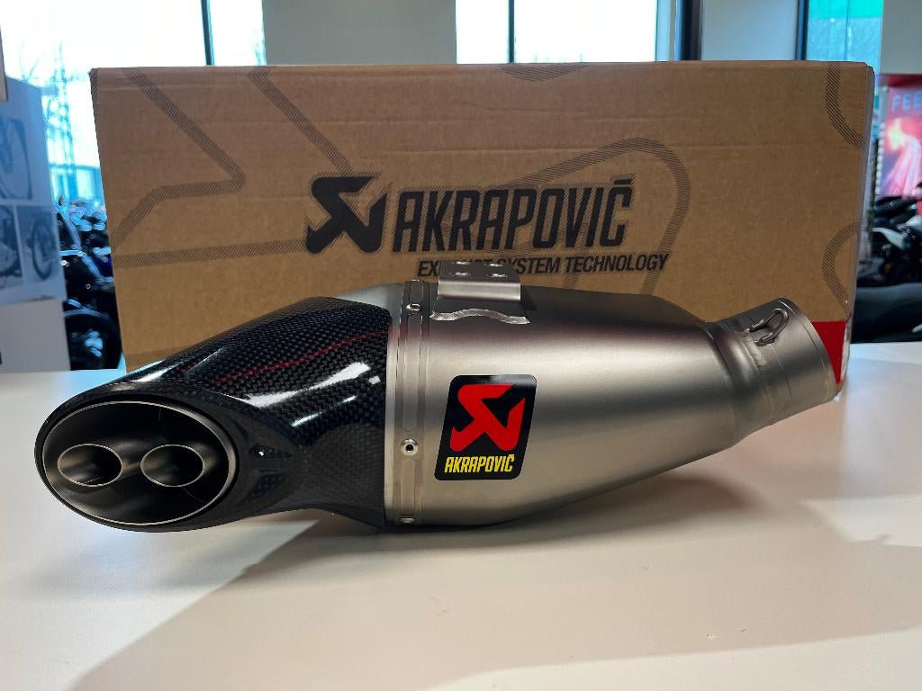 Akrapovic volledig uitlaatsysteem Yamaha MT07/TRACER7/XSR700, Motoren, Ophalen, Nieuw