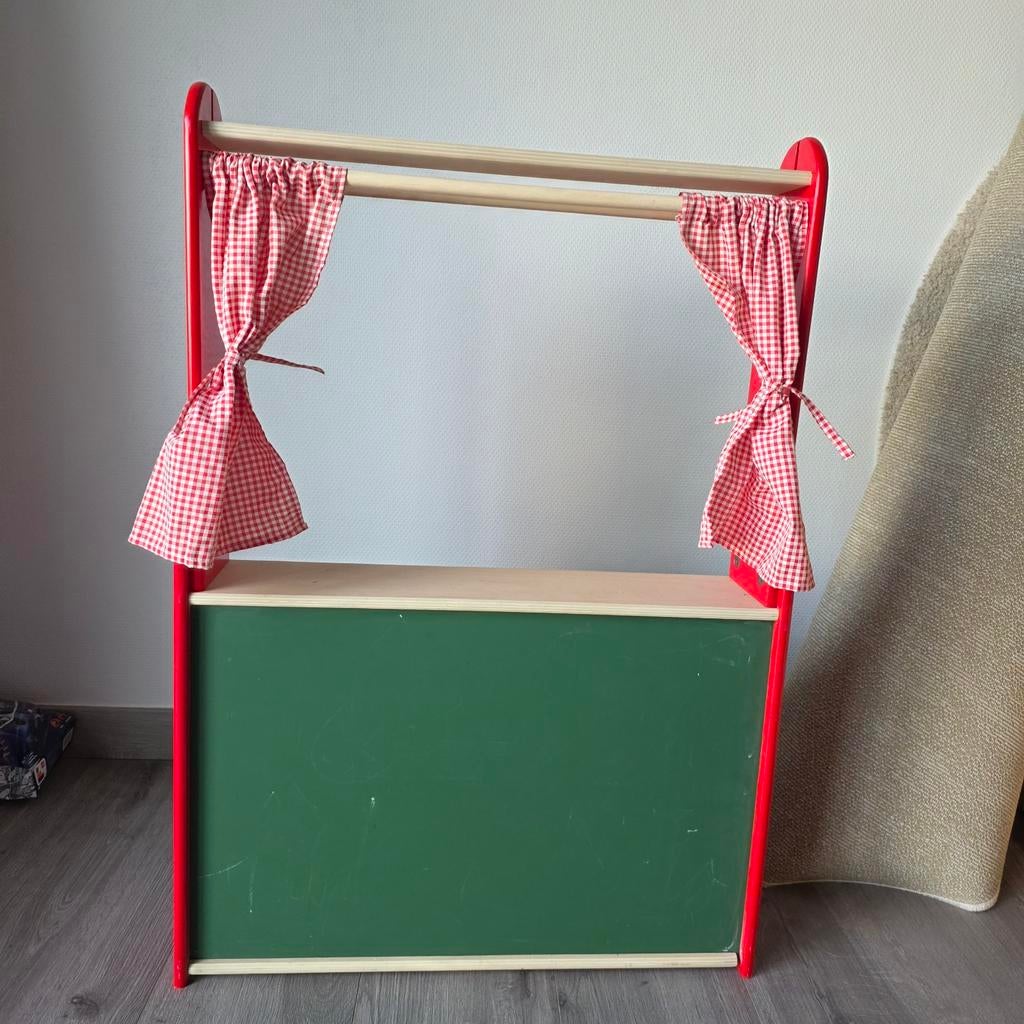 Leuke poppenkast met krijtbord aan binnen- en buitenzijde, Ophalen