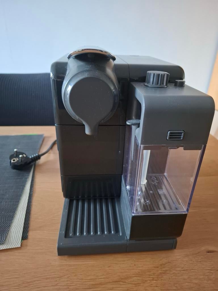 DeLonghi Nespresso koffiemachine, Ophalen, Koffiepads en cups, Gebruikt, Koffiemachine