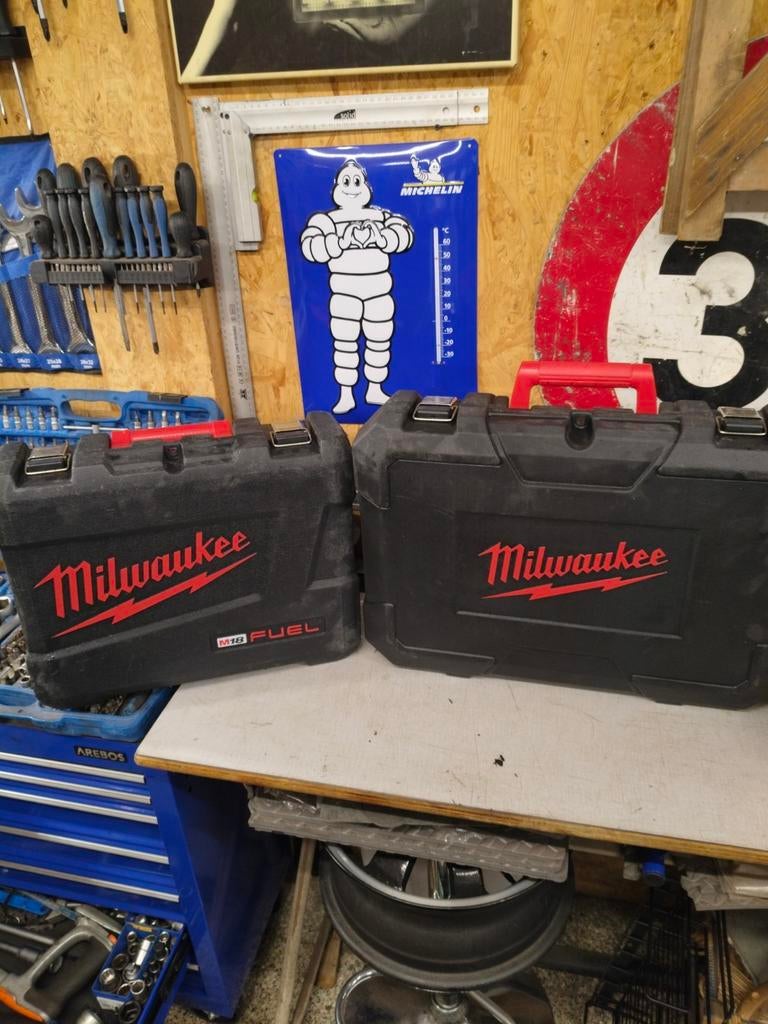 Valise Milwaukee vide, Enlèvement, Comme neuf