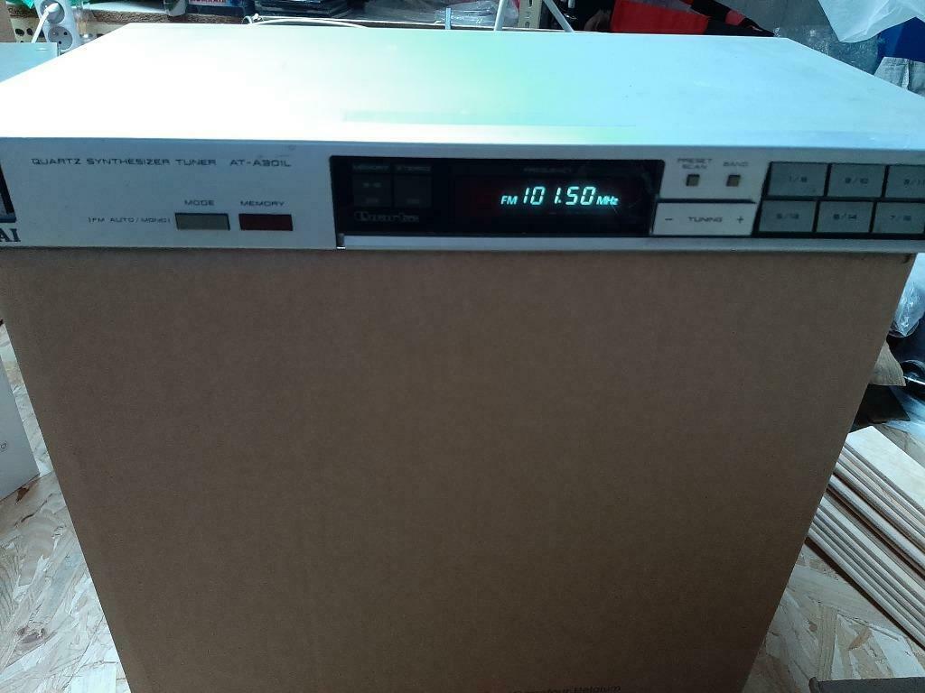 Akai AT-A301L  Quartz Synthesizer Tuner, Ophalen, Gebruikt
