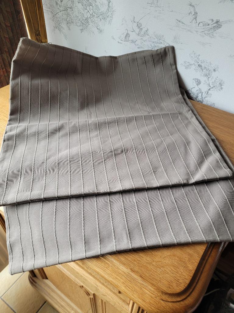 Deux housses pour coussins décoratifs, Maison & Meubles, Enlèvement ou Envoi, Comme neuf, Autres couleurs, Carré
