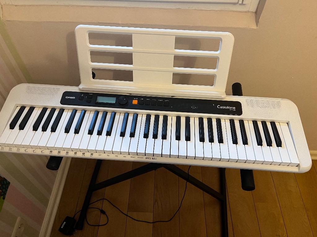 Casiotone CT-S200 Blanc avec support réglable, Enlèvement, Comme neuf, Blanc