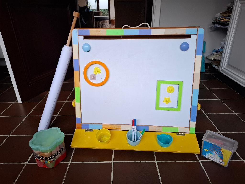 Tableau enfant double face pliable avec rouleau de papier, Enlèvement, Utilisé, Tableau noir