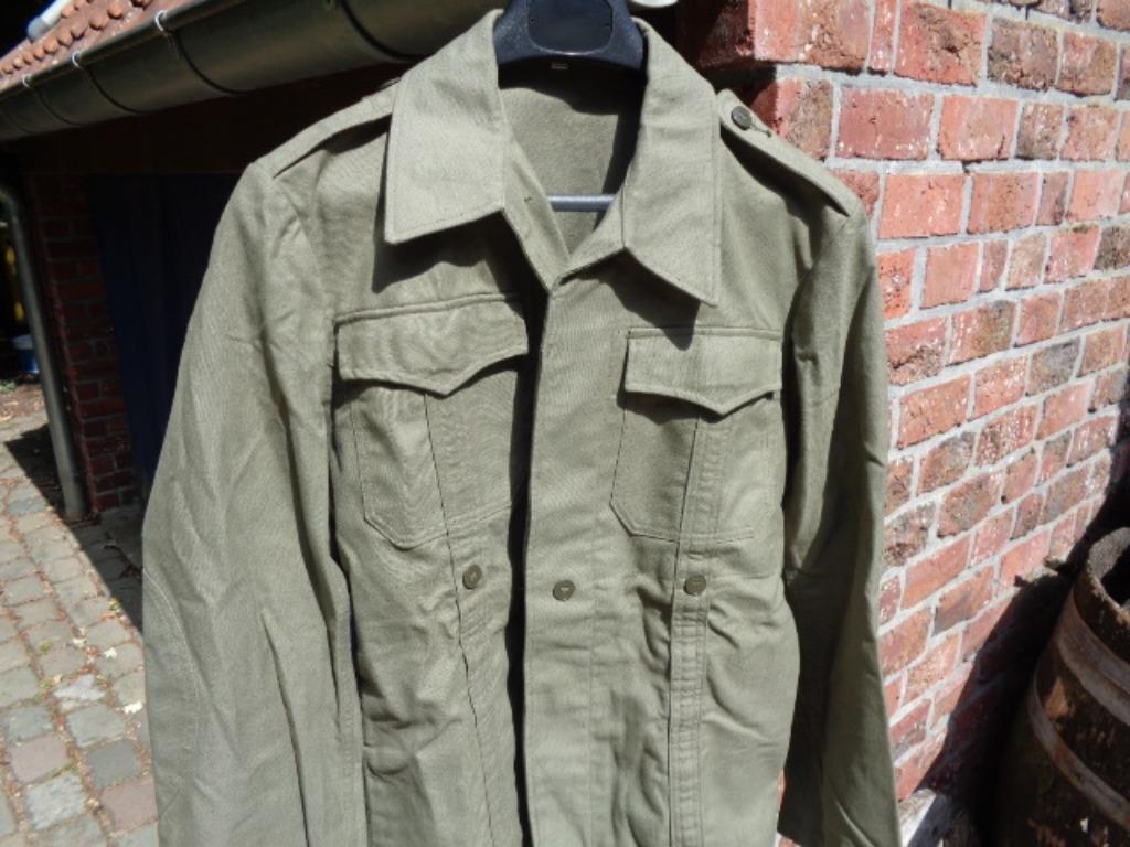 Stevige leger vest , nieuw / ongedragen , maat 48 / 50, Verzamelen, Ophalen of Verzenden, Landmacht, Kleding of Schoenen