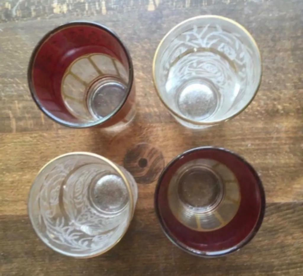 4 stuks glazen theeglaasjes met goud decoratie, Ophalen, Nieuw, Overige typen
